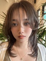 プカナ ラ(pukana_La)&nbsp;顔周りを似合わせた透明感増し増しフォギーベージュ
