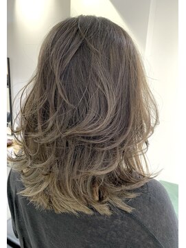 ブルック(BROOK) バレイヤージュミディアムレイヤー ハイライト【千歳烏山】