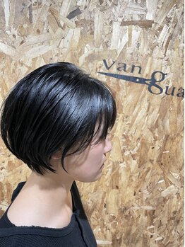 ヴァンガード(Vanguard)の写真/小顔見え効果UPで360度どこから見ても美シルエットのショートヘアで毎日のスタイリングもカンタンに…♪