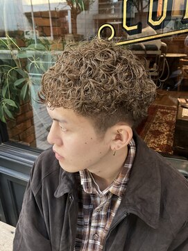 フォーコーナーズ(Four Corners) スパイラルパーマ/メンズパーマ/メンズハイトーン