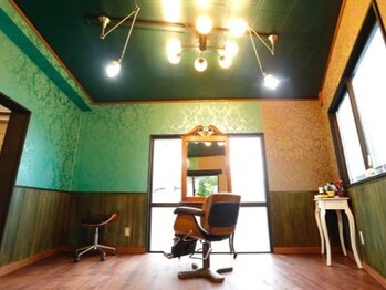 ウニヘアー(U.N.Ihair)の写真/【1日3名限定】完全入れ替え制のプライベートサロン◇緑が多くてオシャレな非日常の癒し空間