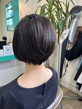 美容室 掌 前下がりボブ