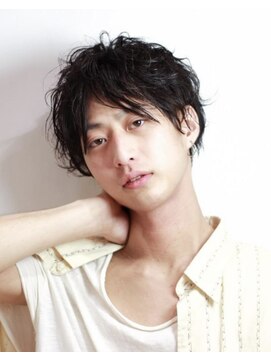 ゼンコー アオヤマ(ZENKO Aoyama) 黒髪×センターパート×シャドウパーマ【表参道、青山、渋谷】