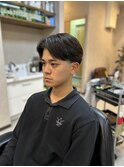 ミディアムセンターパート×テーパーフェード