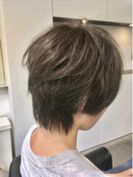 ギフト リビング(Gift Living) 伸ばしかけショート＊アッシュグレー