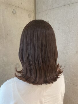 リビンバイアフロート(Livin by afloat) 切りっぱなしロブ　外ハネロブ　おおたかの森