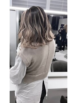 キング 梅田(K!ng) 【梅田】ハイライトカラーホワイトハイライトケアブリーチ