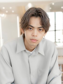 イオ 本厚木(io) 毛流れセンターパートハイトーンウルフメンズカット束感