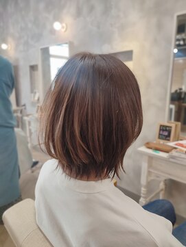 ポノ(pono) 毛先の動きでやわらかい抜け感