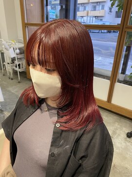 フラム(fulam) レイヤーカットにブリーチなしレッドカラー