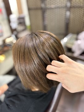 ヘアープレイスルシア(Hair Place Lucia) 白髪ぼかし(シークレットハイライト)