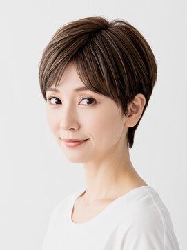 レヴィア(REVIA) 白髪ぼかしミルクティーベージュショートボブ