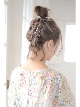 アース 大曽根店(HAIR&MAKE EARTH) 〈3分アレンジ〉ふんわり愛されメッシーバン【EARTH大曽根】