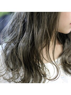 チルハウス(Chill-hus) 柔らかゆるふわ韓国ウェーブ透明感オリーブグレージュ艶カラー