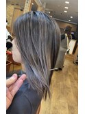ブルーグレーのバレイヤージュ