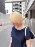 金髪ショートボブ