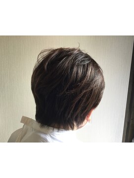 ビューティーサロン ヒトミ 大人ショート×グレーカラー