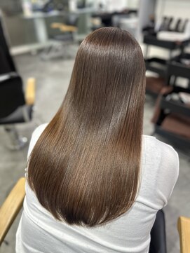 エミン(emyn) 髪が変わる【美髪革命】艶髪/髪質改善/縮毛矯正/代々木