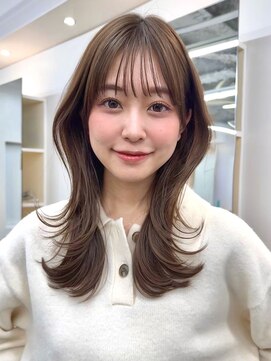 くびれミディアムレイヤーカットハッシュカット銀座外はね内巻き