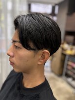 オモテサンドウ バーバー(OMOTESANDO BARBER)&nbsp;ツーブロック＋センターパート