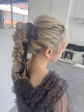 ツーバイヘアーズチーク(2 by hair. s chic) 編みおろしポニー