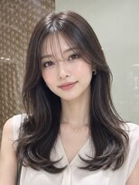 オアシスアヴェダ ザ・ペニンシュラ東京(OASIS AVEDA)&nbsp;大人セミロングレイヤー・前髪カット・艶髪・グレージュ30代