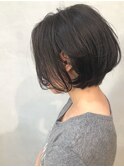 地毛風カラーと前下がりボブ