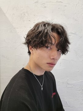 フィフス 原宿(fifth) 黒髪センターパート波巻きスパイラルパーマツーブロックマッシュ