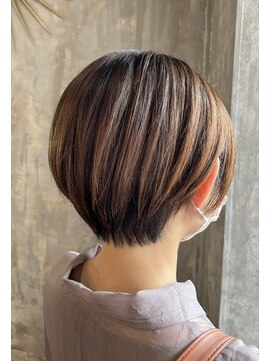 フルアヘッド(FULL A HEAD) 前髪なしショートヘア