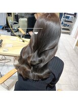 ティア(Tia.)&nbsp;(韓国風/くびれヘア/縮毛矯正/前髪/サイドバング/小顔)