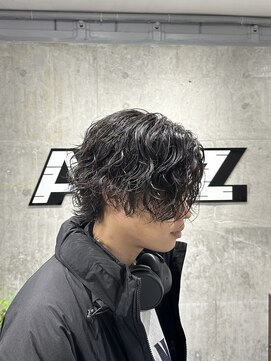 オルズ 渋谷(ALLZ) センターパートツイストスパイラルパーマウルフ黒髪無造作パーマ