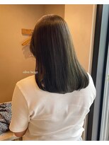 シュプール(SPUR)&nbsp;透明感オリーブベージュ艶カラー美シルエットロングスタイル