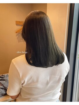 シュプール(SPUR) 透明感オリーブベージュ艶カラー美シルエットロングスタイル