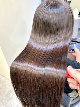 バッカ 横浜桜木町店(BACCA)の写真/【横浜桜木町】ワンランク上の真っ直ぐすぎないPREMIUM髪質改善ストレート!最上級の艶髪に![髪質改善/艶髪]