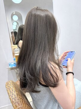 ティエラ 原宿 表参道(Tierra) 原宿表参道 ナチュラルレイヤーと透明感うる艶アッシュベージュ