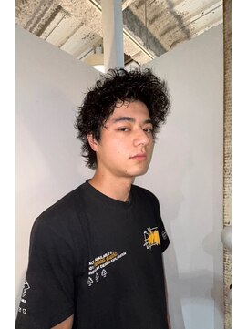 ビハインドザカーテン(BEHIND THE CURTAIN) 【外国人風癖毛パーマ】