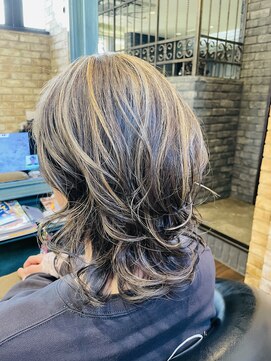 モナン 海老名(Monan) ハイライトカラー レイヤーカット ミディアムレイヤー 顔まわり