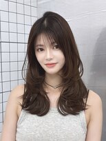 ロムーク 表参道(LOMKH)&nbsp;小顔ロングレイヤーカット顔周り冬グレージュカラー透明感カラー