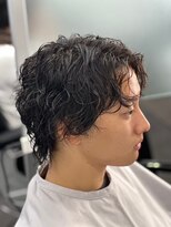 トラスト ザ バーバー 東京駅日本橋店(TRUST the Barber)&nbsp;センターパート/スパイラルパーマ/ウルフ