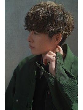 レジュアル(RESSUAL) かき上げヘア　スリークショート　シルバーカラー　無造作