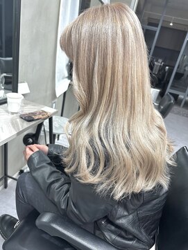 アルマバイロサ(ALMA by ROSA) ホワイトブロンド×シールエクステ/担当rui