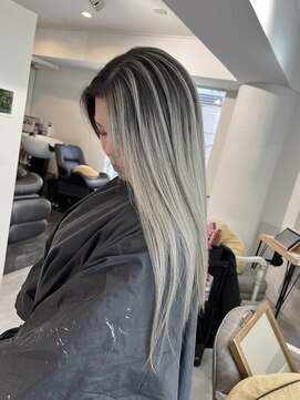 ピヨン 心斎橋(piLLon) バレイヤージュ☆ホワイトグレージュ