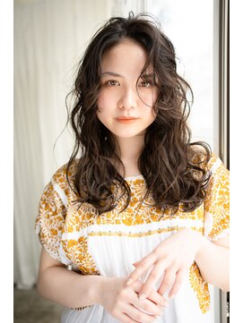 マグノリア(MAGNOLIA) 根元からのゆったりスパイラルパーマ・・・HINATA