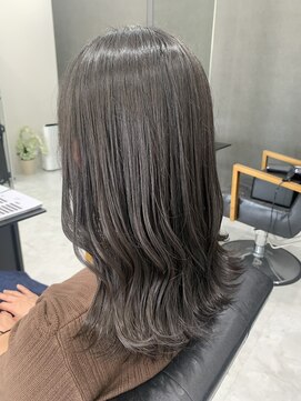 ディティール(Detail) メンテナンスカット×外はねくびれロング