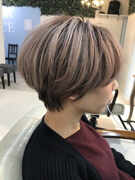 ナンバー エアロ 横浜(N° +aero) 大人可愛い20代30代40代小顔ワンサイドショートボブ丸み前下がり