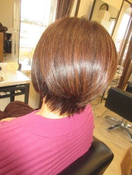 コア フィール ア デイ(COIFFURE A DAY) 【M3D】前下がりショート