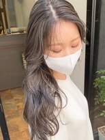 ノラ ウメダ(NORA UMEDA)&nbsp;【NORA UMEDA 高木】ダークグレージュ&極細ホワイトハイライト