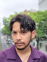 フィフス 原宿(fifth)&nbsp;黒髪ツイストスパイラルコンマヘアツーブロックセンターパート