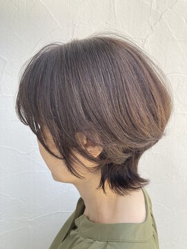 ヴァロ(Valo) ウルフレイヤー/ふんわりショート/エレガント/50代/60代
