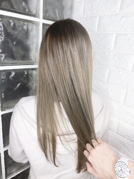 ロア 中目黒(loa) レイヤーロング/グレーベージュ/黒髪/前髪パーマ[中目黒]